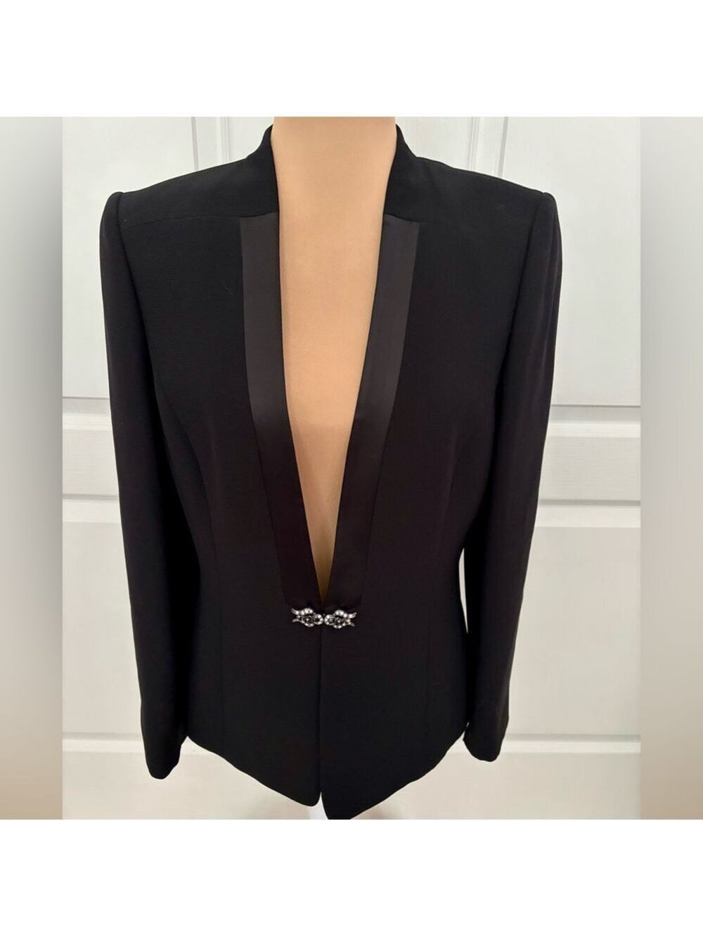 Tahari by Arthur S. Levine Luxe Black Rhinestone Blazer – Size 8 - Picture 2 of 12